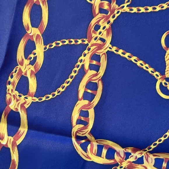Chanel Vintage-Style Chain belt Navy and Pink Silk Scarf - Picture 4 of 10